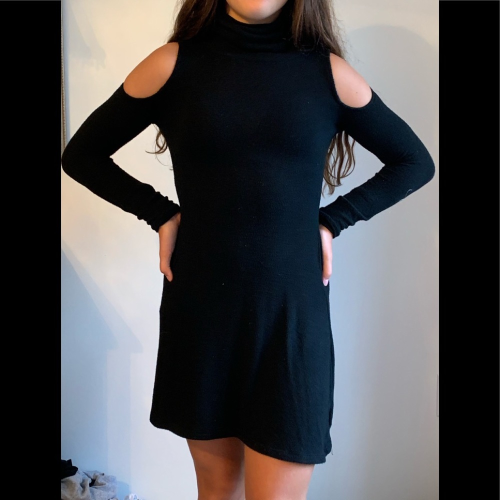 American Eagle cut out shouldered dress